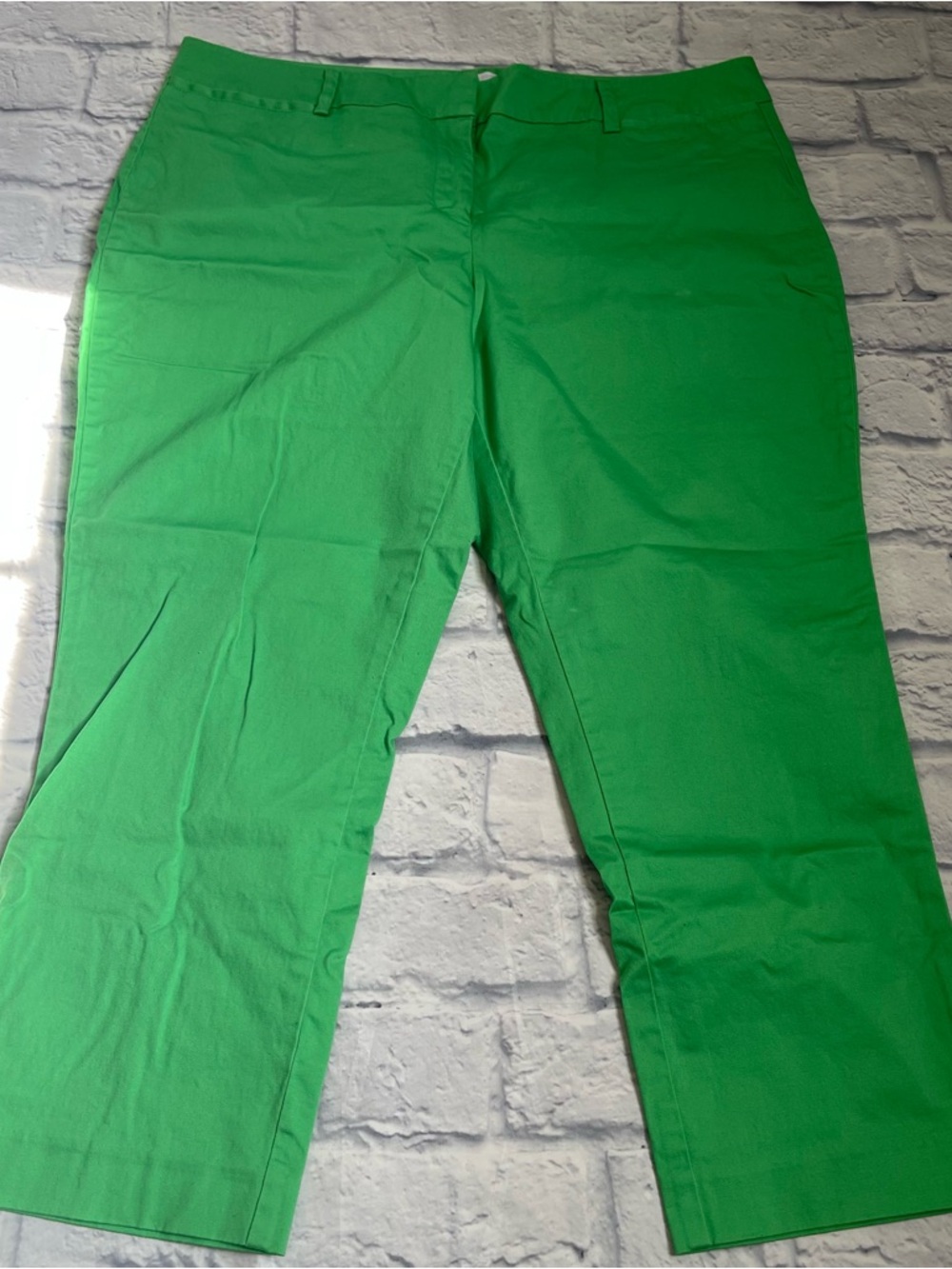 New York & Company Bright Green Cropped Pants